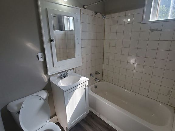 4th image of 2508-2510 W Lloyd St