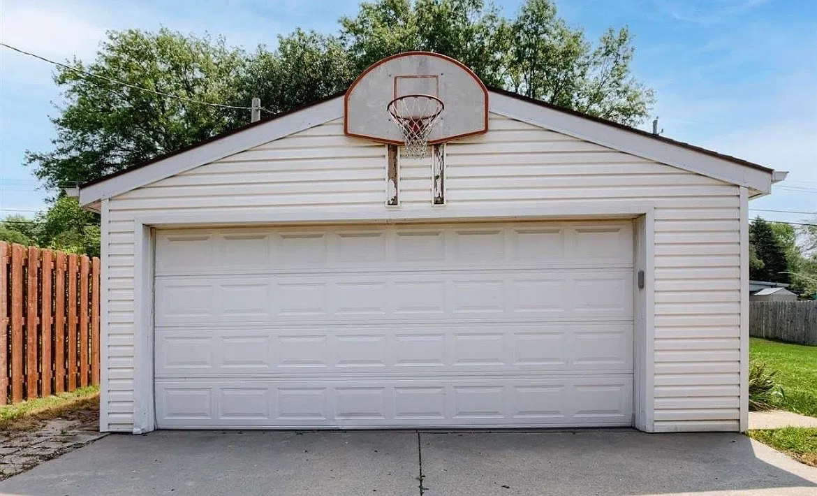 2 bed, 900 sqft, $1,900 — Photo 2