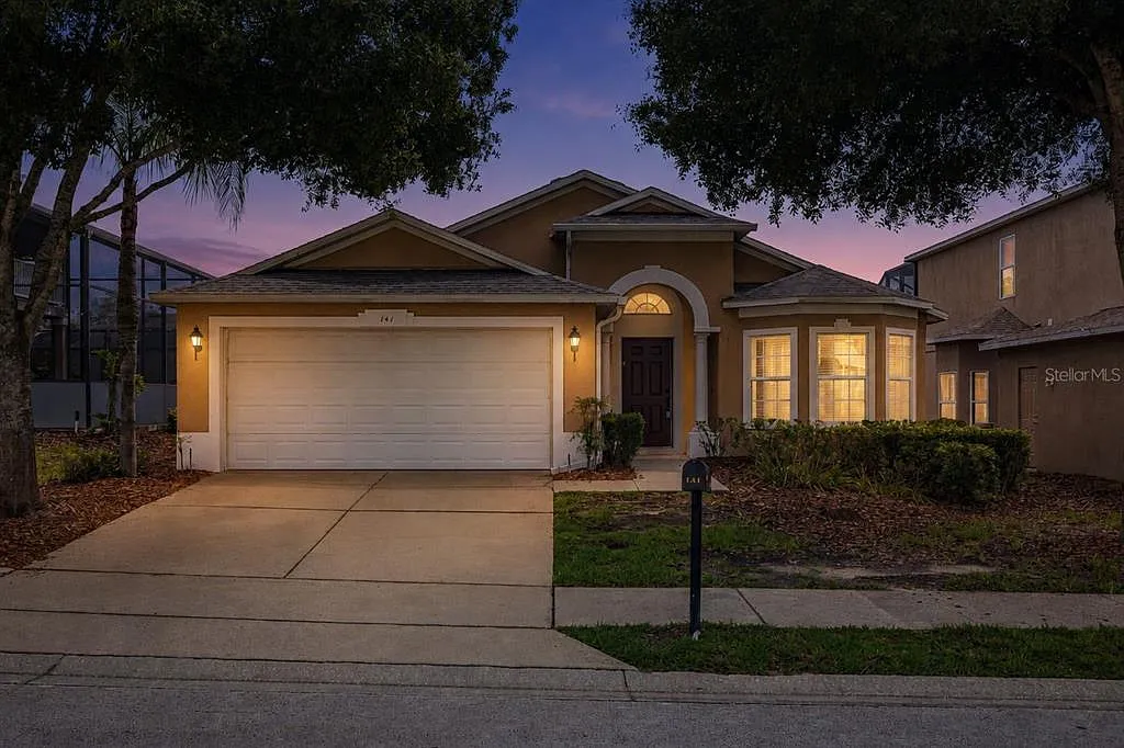 4 bed, 3.0 bath, 1844 sqft, $2,400 — Photo 2