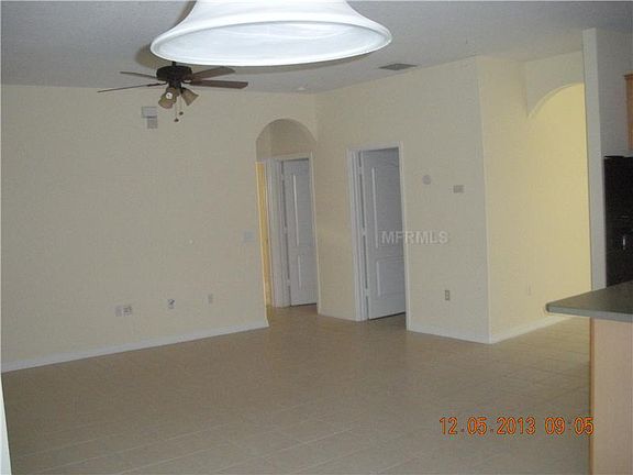4th image of 744 Hacienda Cir
