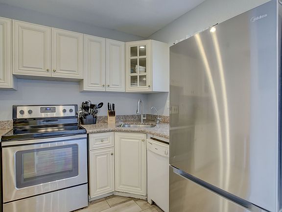 4th image of 2708 NE 14th Street Cswy APT 5