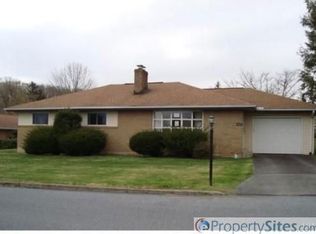 2526 Gap View Rd, Slatington, PA 18080