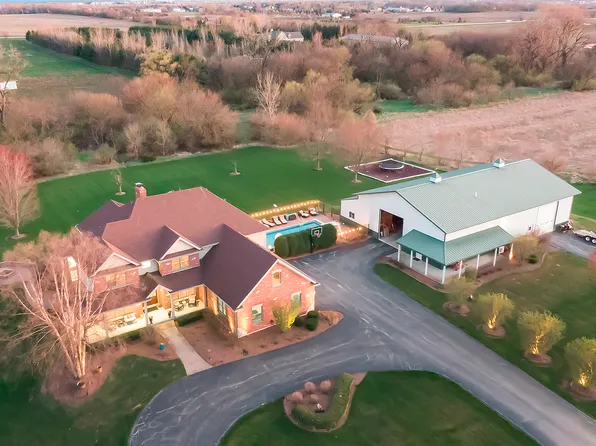 25240 S Schoolhouse Rd, Manhattan, IL 60442