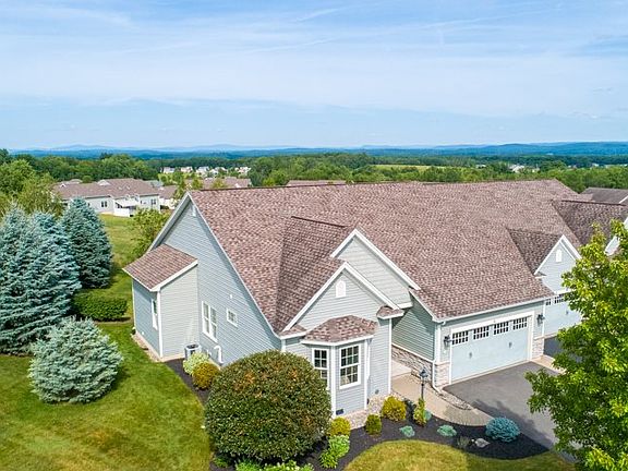 2nd image of 14 Hampton Cir