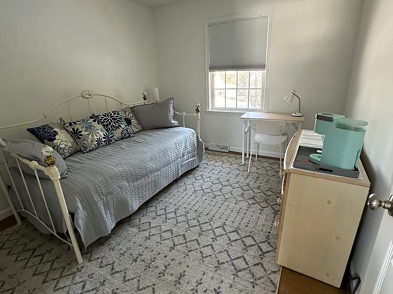 Faye Dr — Photo 10