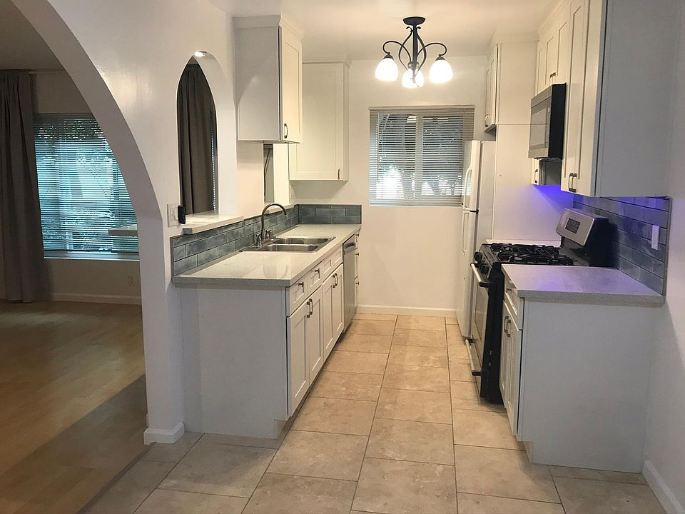 1st image of 6108 Romaine St APT 2