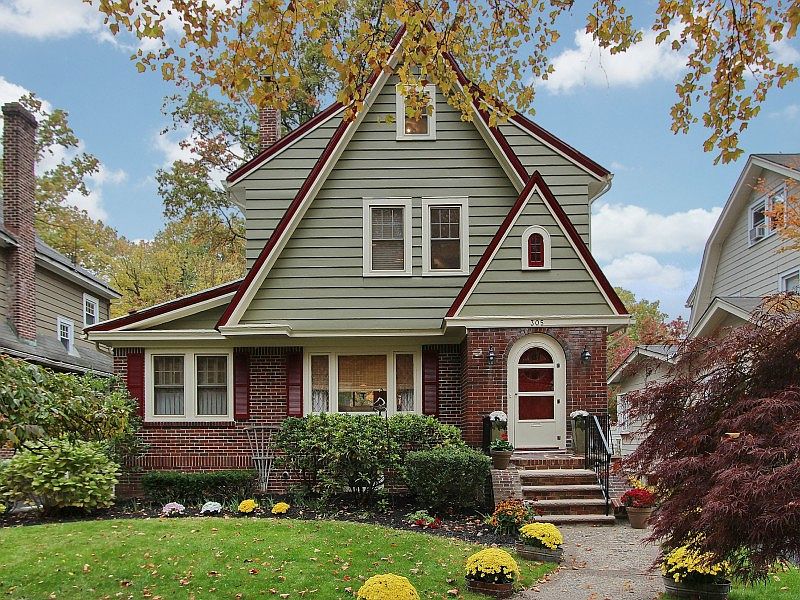1st image of 305  Richmond Avenue