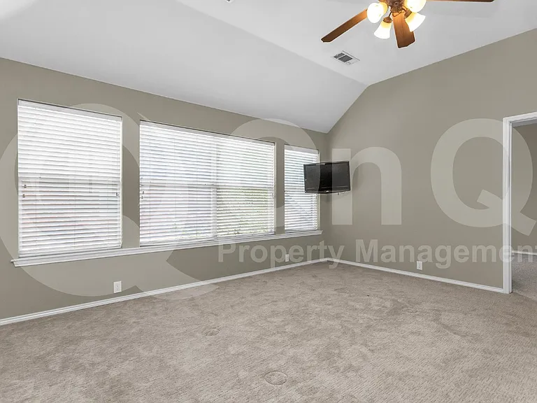 11281 Balcones Dr — Photo 32