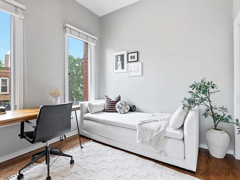 1955 N Leavitt St #2B — Photo 21