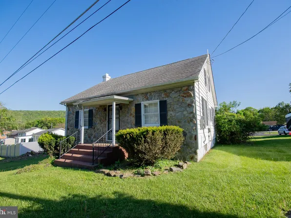 205 Pointfield Dr, Harpers Ferry, WV 25425