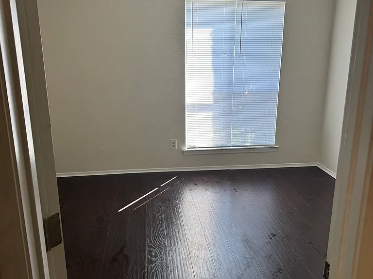 4302 Cypress Ave — Photo 4