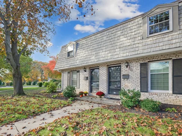 96 Corey Colonial, Agawam, MA 01001