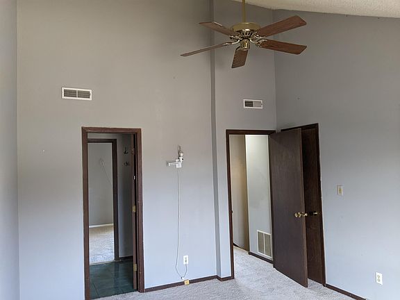 4th image of 2104 Melrose Dr #1