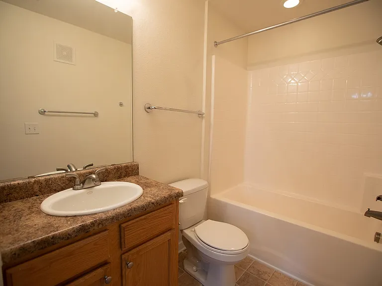 Featherstone Apartments at Kiln Creek — Photo 30