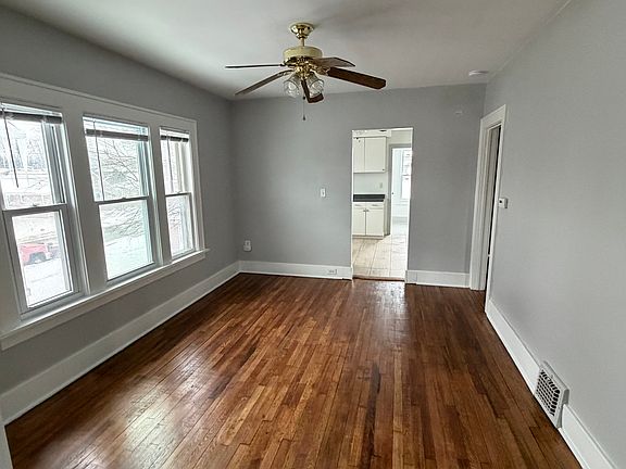 3rd image of 3122-3124 Plum St #2