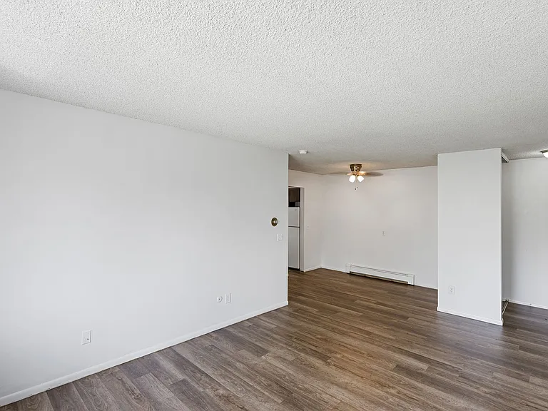 210 S Monroe St — Photo 9