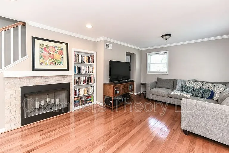 1033 S Edison St — Photo 5