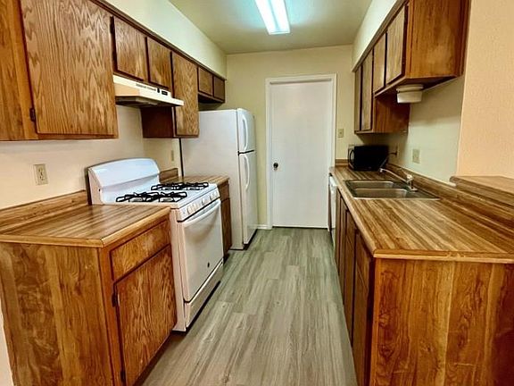 5th image of 2114 Redwing Way