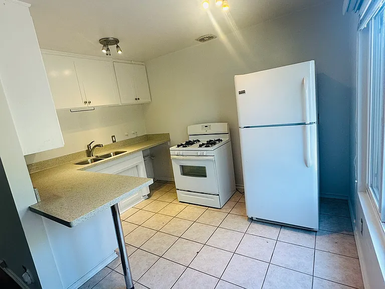 4766 - 4768 Long Branch Ave., San Diego, CA 92107 - 4768 — Photo 11