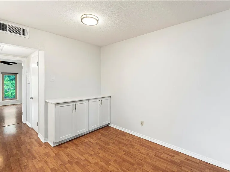 505 W 7th St #313 — Photo 11