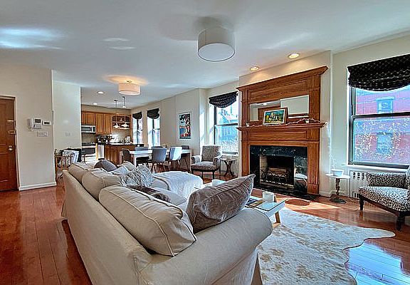 3rd image of 65 W 70th St #2W