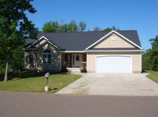 2100 Sherwood Dr, Houghton, MI 49931