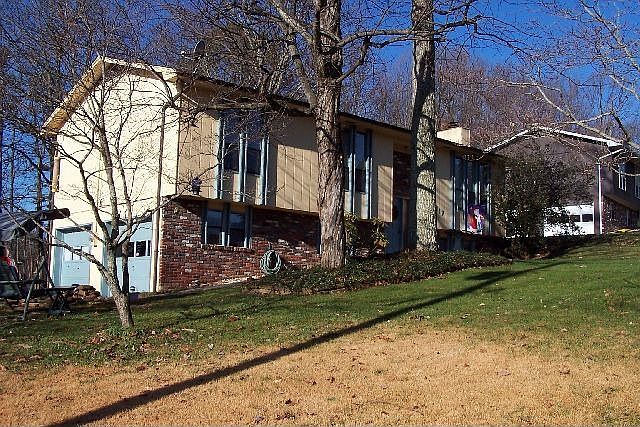 Large lot w/2 car garage