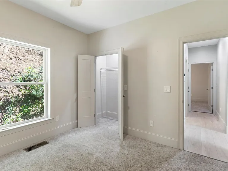 136 Blythe Rd — Photo 9
