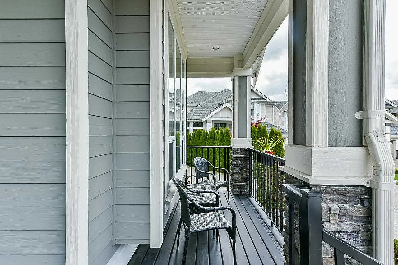 4 bed, 2.5 bath, 2500 sqft, $4,400 — Photo 3