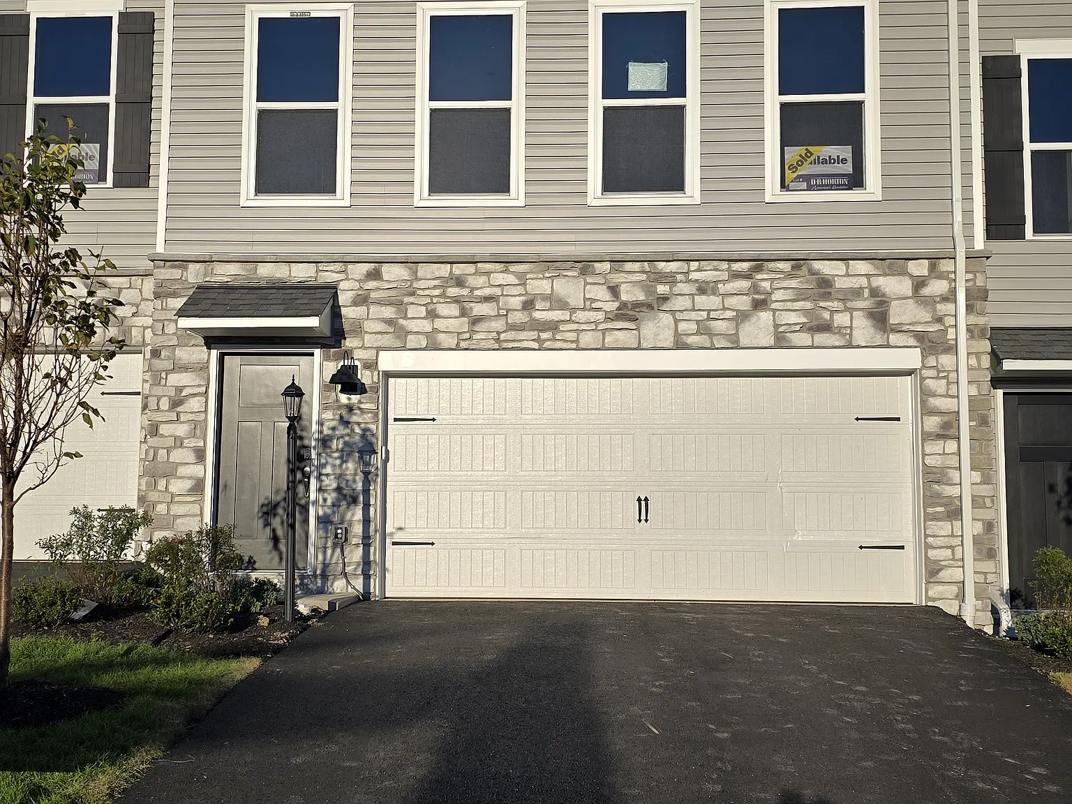 3 bed, 2.5 bath, 2208 sqft, $2,500 — Photo 2