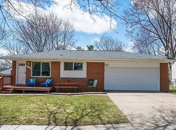 3rd image of 3330 Creek Dr