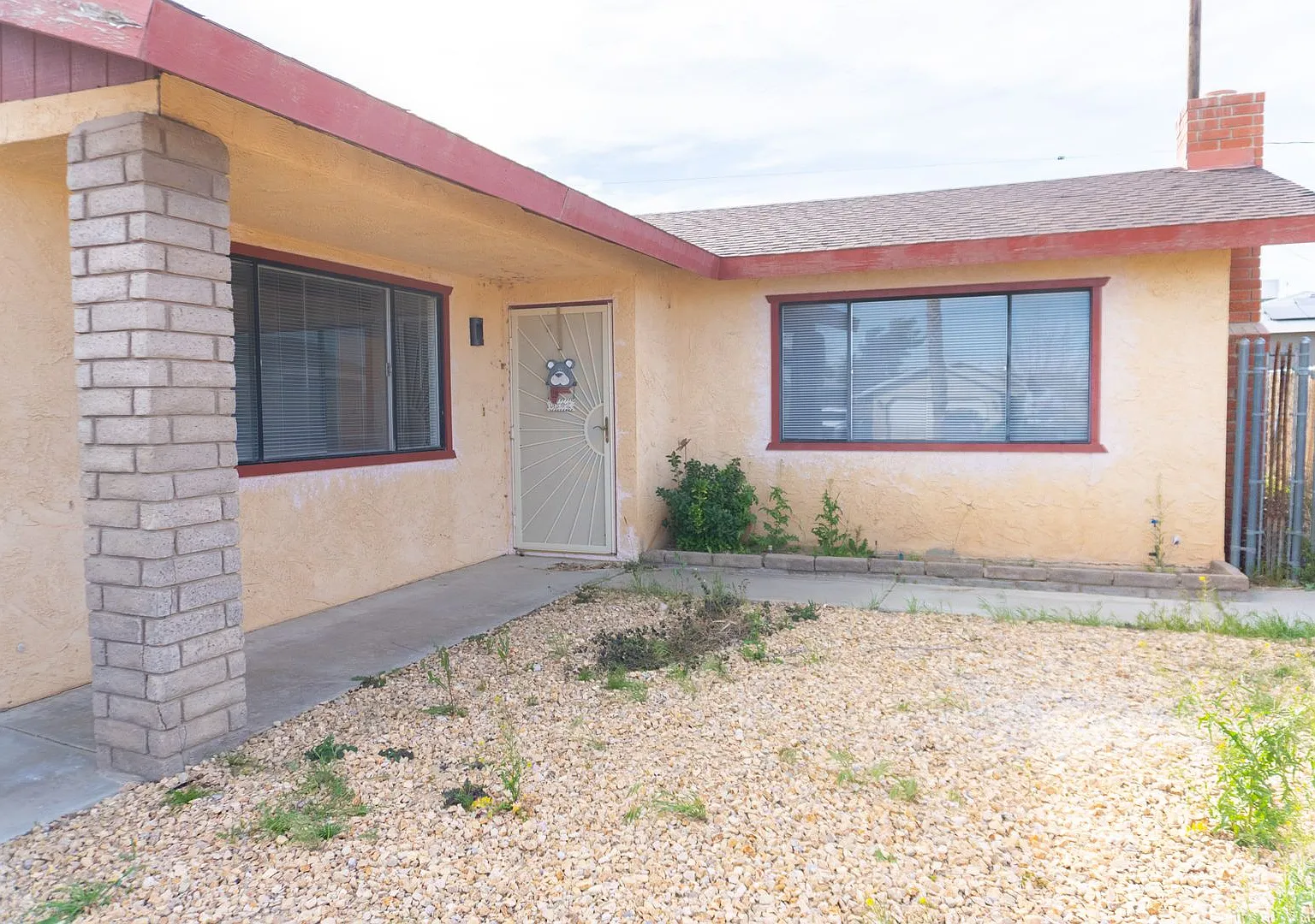 Beautifully renovated 3-bedroom, 2-bathroom — Photo 2