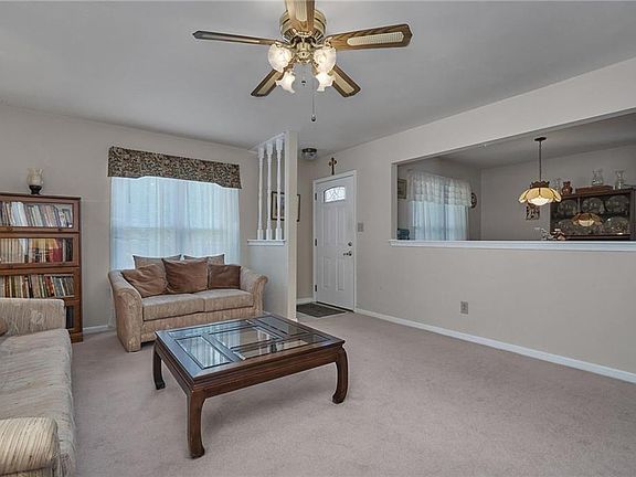 3rd image of 928 Roberval Dr
