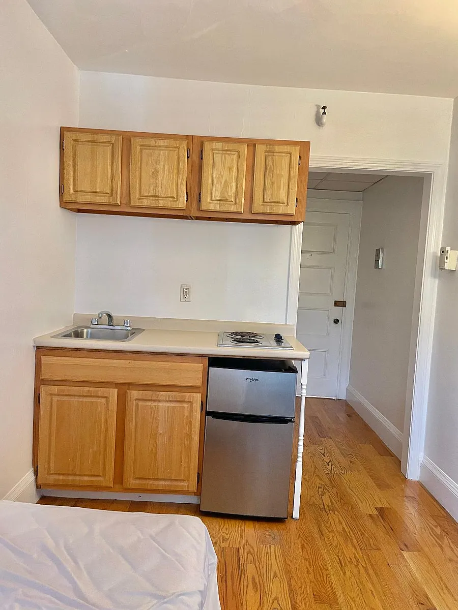 Building Photo - 1061 Beacon St #8
