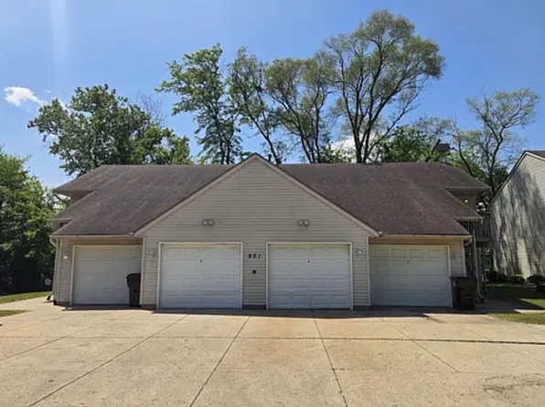 951 Minns Dr #1, Machesney Park, IL 61115