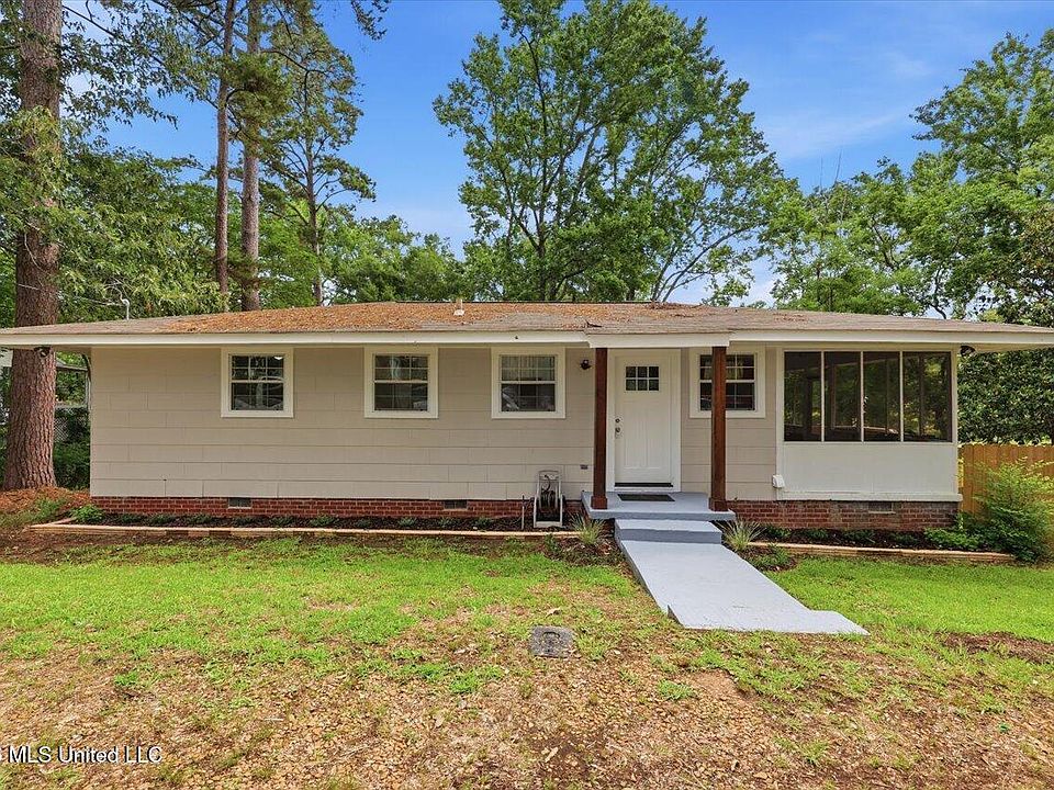 1st image of 105 Willow Ln