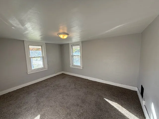 227 Idylwild St NE — Photo 4