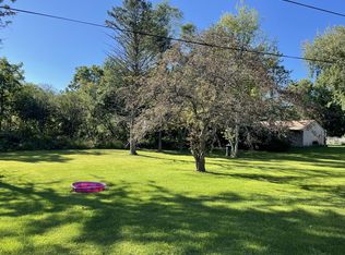 3221 N Silver Cedar Rd, Oconomowoc, WI 53066