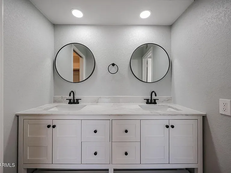 3951 E Waltann Ln — Photo 26