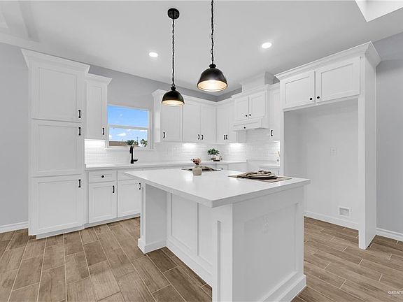 5th image of 3312 E Alexa St