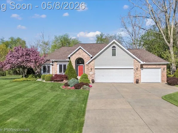 2243 Ridgemoor Ct, Burton, MI 48509