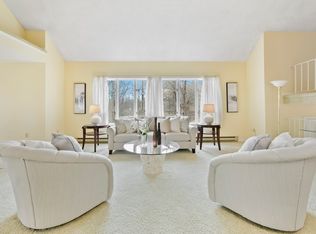 35 Mansfield Rd, Lynnfield, MA 01940