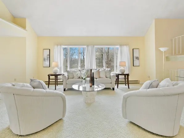 35 Mansfield Rd, Lynnfield, MA 01940
