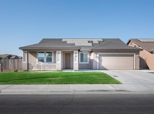 1446 W Willis Ct, Hanford, CA 93230