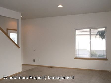 4th image of 1554 E Maryland St