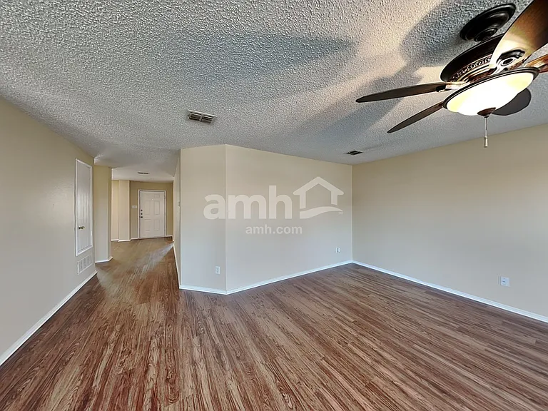 1430 Stewart Dr — Photo 8