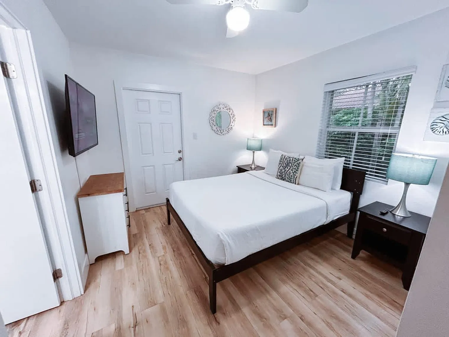 2 bed, 1.0 bath, 796 sqft, $2,962 — Photo 4