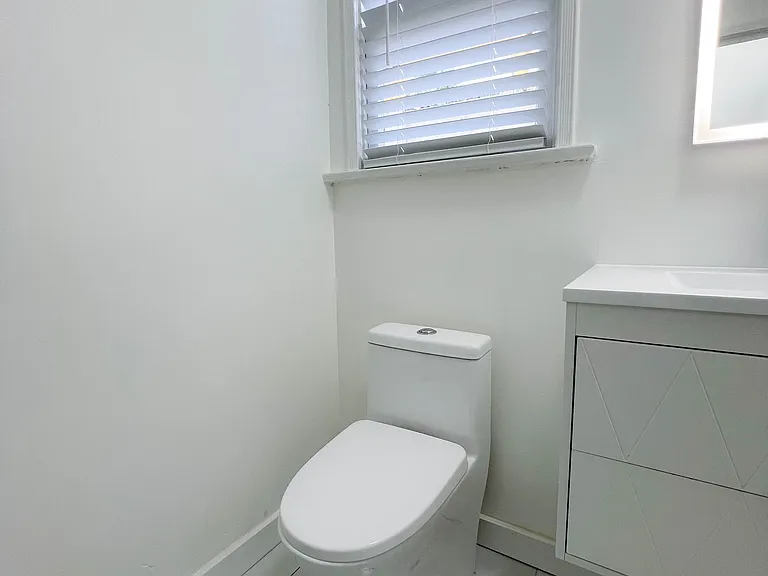 1506 1/2 Maple St #1506 — Photo 18