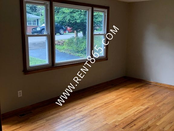 5th image of 413 Howell Ave