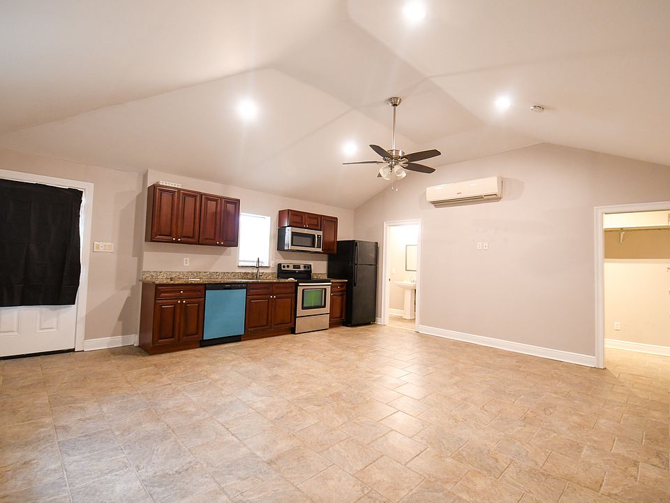 2nd image of 209 Transcontinental Dr #H
